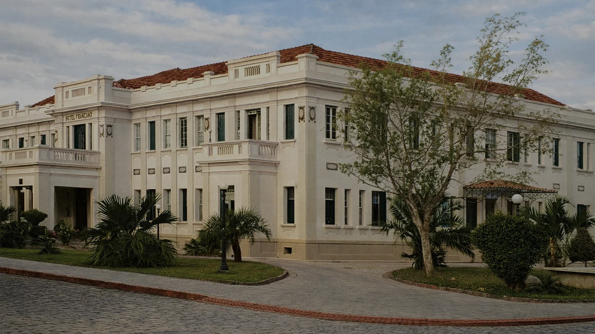 O Esplendor do Hotel Francano