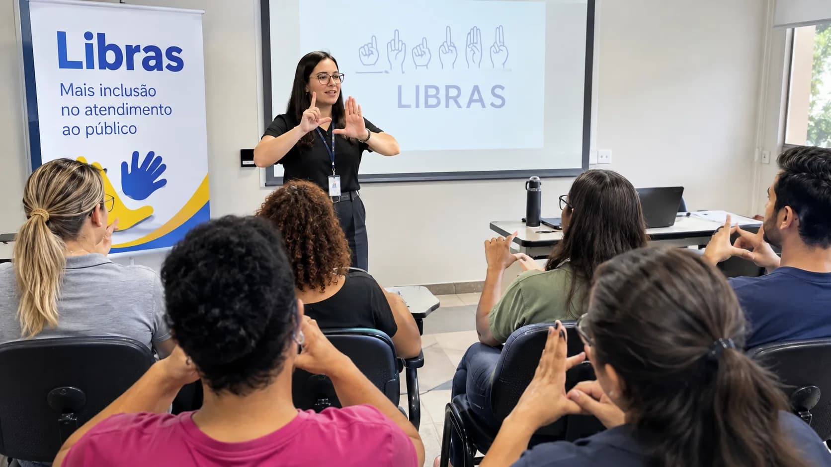 Prefeitura capacita servidores em Libras